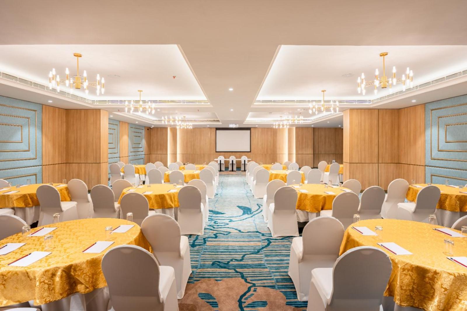 Park Inn & Suites By Radisson Thrissur East Fort Extérieur photo
