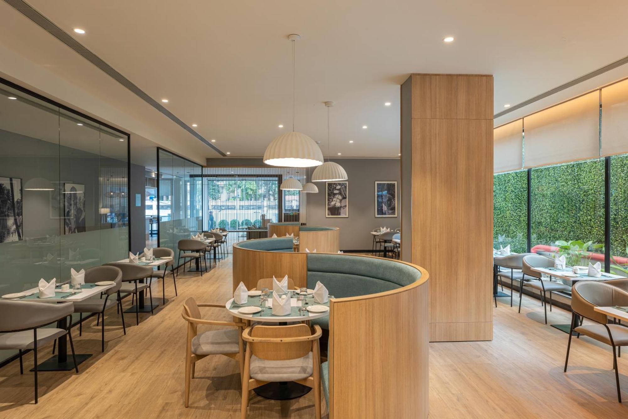 Park Inn & Suites By Radisson Thrissur East Fort Extérieur photo