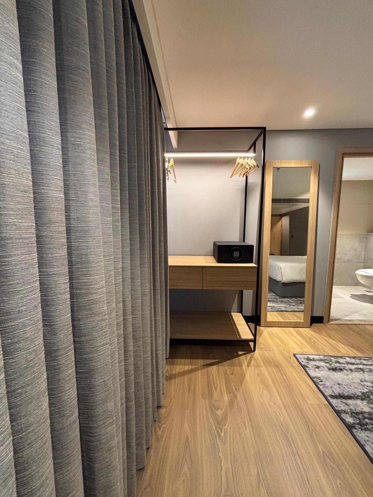 Park Inn & Suites By Radisson Thrissur East Fort Extérieur photo
