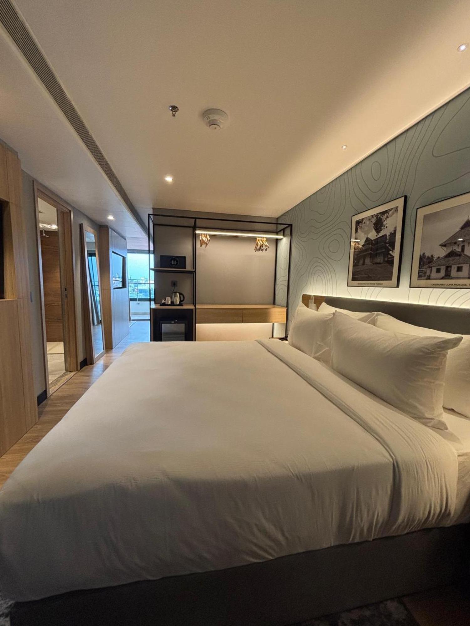 Park Inn & Suites By Radisson Thrissur East Fort Extérieur photo